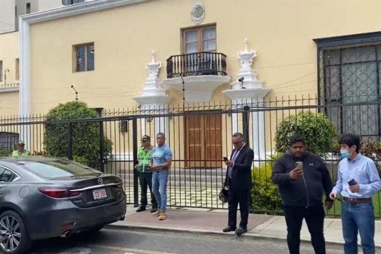 México asila en embajada de Lima a familia del expresidente peruano Castillo