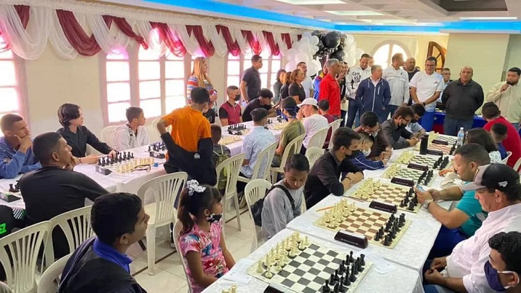 Mirandinos participan en Torneo Internacional de Ajedrez en Coro