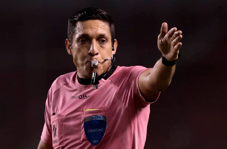 El venezolano Jesús Valenzuela, entre los nominados a mejor árbitro del Mundial
