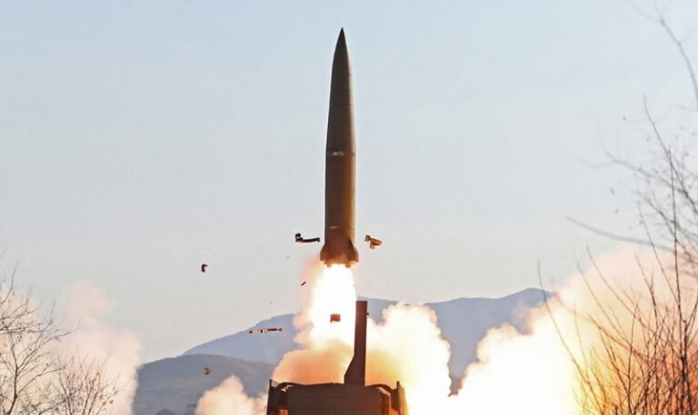 Corea del Norte dispara dos misiles balísticos de corto alcance
