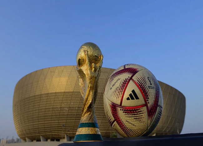 La FIFA presenta ‘Al Hilm’, el balón para las semifinales y la final del Mundial