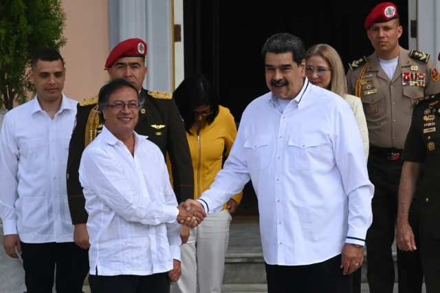 Petro fue recibido por Maduro en Miraflores