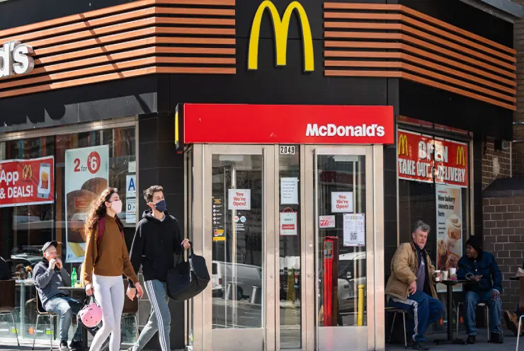 McDonald’s planea reorganización, recortes de empleos