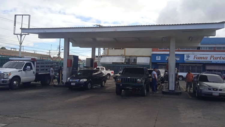 Encargados de estaciones de servicio: Disminuyen colas para surtir combustible en Punto Fijo