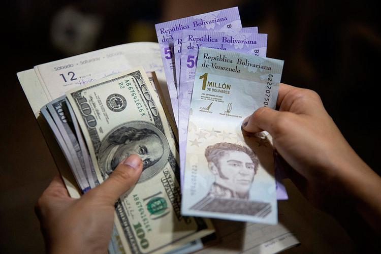 Dólar paralelo y oficial cierran la semana por encima de 20 bolívares