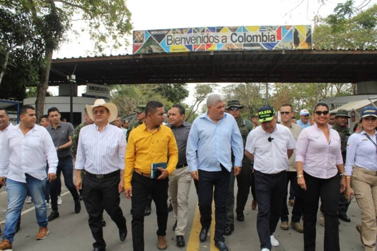 Venezuela y Colombia habilitan el paso por el puente José Antonio Páez en Apure