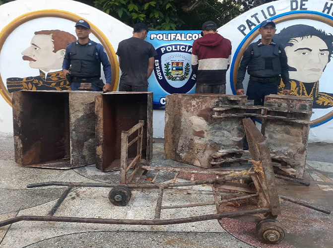 Hurto de cajones de metal de Invecem dejó dos cumareberos detenidos