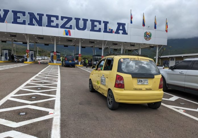 Taxistas cobran hasta US$6  desde el terminal de Cúcuta hasta el de San Antonio