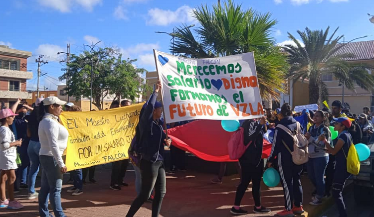 Paraguaná| Cuatro semanas consecutivas llevan los educadores reclamando atención gubernamental