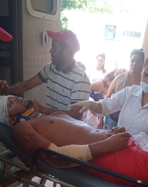 Descarga eléctrica deja en estado crítico a obrero en el municipio Mauroa