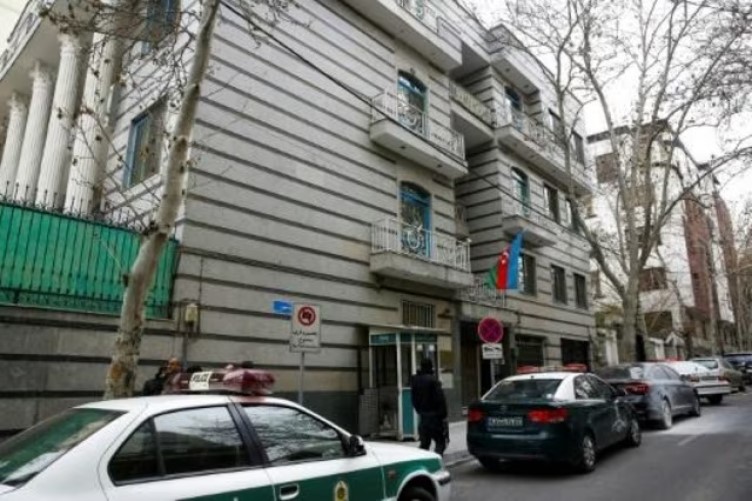 Azerbaiyán evacua su embajada en Teherán y acusa a Irán del ataque