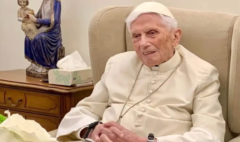 El insomnio fue el «motivo central» de la renuncia de Benedicto XVI