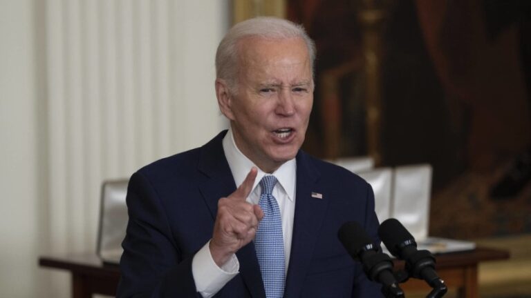 Biden dice que Putin es un «paria» que «está perdiendo» la guerra en Ucrania