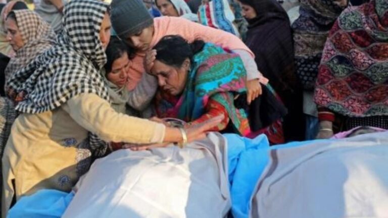 Diez muertos por el estallido de violencia en la zona india de Cachemira