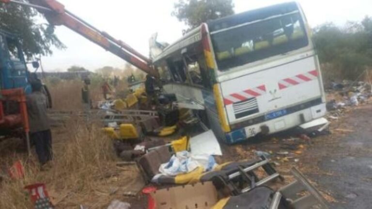 El choque entre un autobús y un camión en Senegal deja 19 muertos