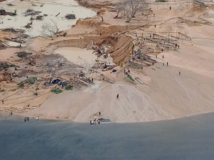 FANB desmantela campamento de minería ilegal en Bolívar