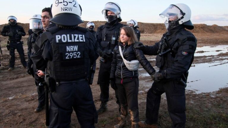 Detienen a Greta Thunberg durante una protesta en Alemania