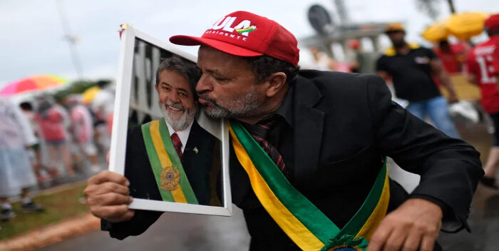 Miles de personas se congregan en Brasilia para la investidura de Lula