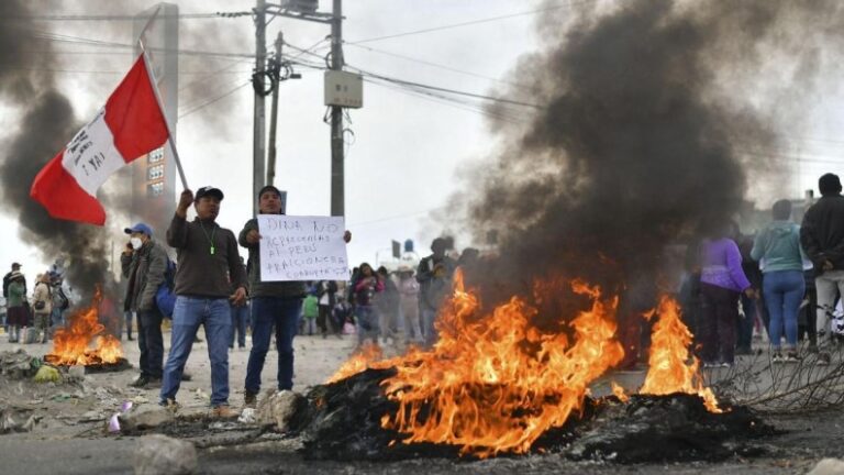 Lima se suma a protestas en Perú para que se marche la presidenta Boluarte