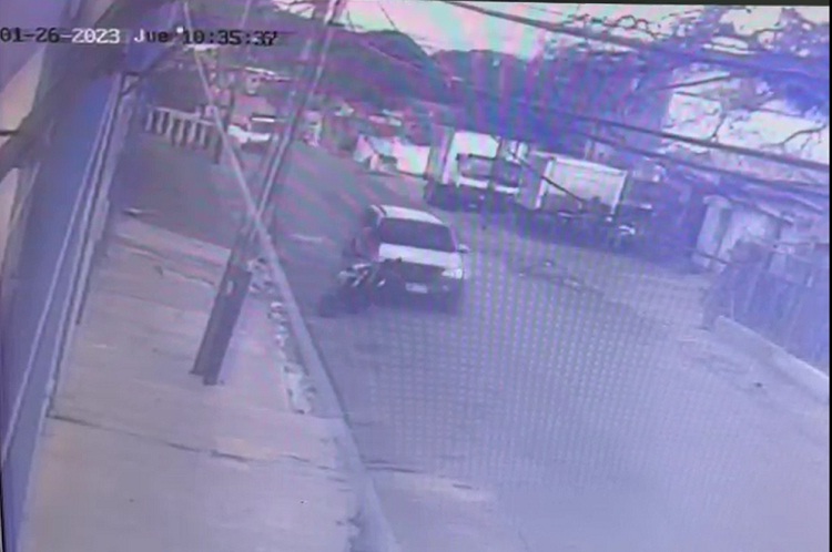 Conductor de Terios convulsiona y por poco atropella a motorizado en Churuguara (+Video)