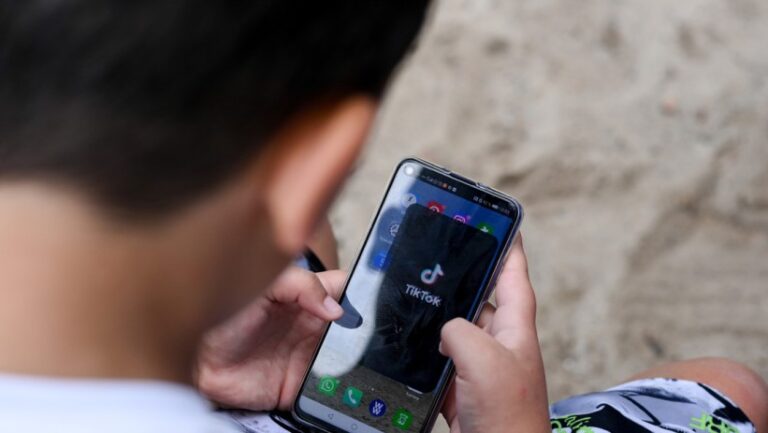 Otro reto viral de TikTok causa la intoxicación de 8 menores de edad en la Ciudad de México