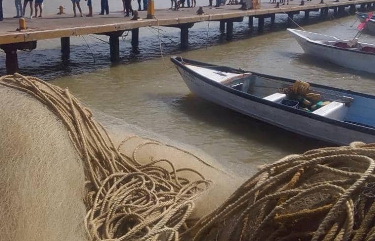 Reportan demora en retorno de lancha con tres pescadores de La Vela