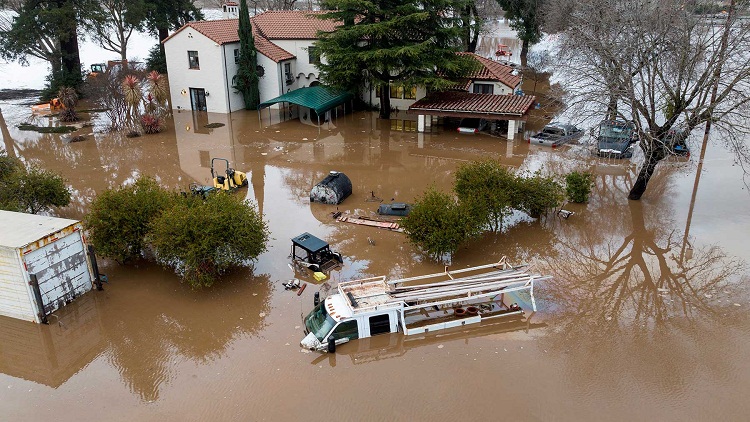 Aumentan a 14 los muertos por inundaciones en California