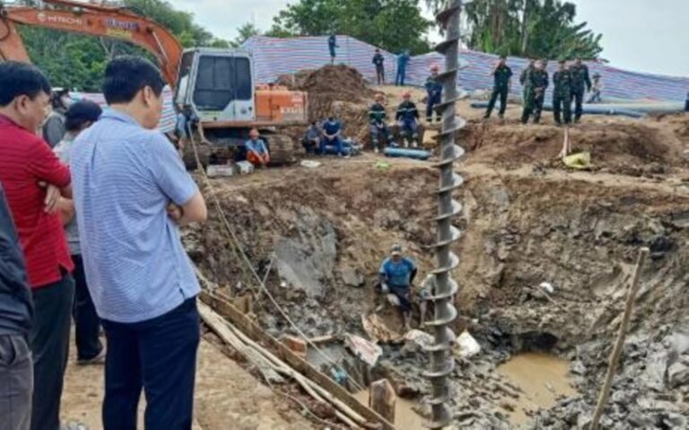 El niño que cayó a un pozo de 35 metros en Vietnam fue declarado muerto por las autoridades