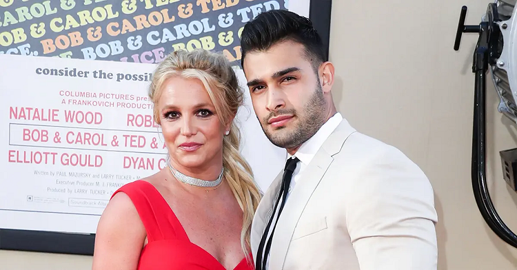 Britney Spears y Sam Asghari protagonizan maniática escena en un restaurante