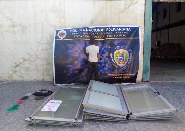 Hurto de puertas y cables de galpón de PDV en Judibana deja un detenido