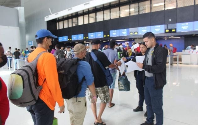 177 venezolanos que cruzaron Darién regresan a Venezuela en vuelo humanitario desde Panamá