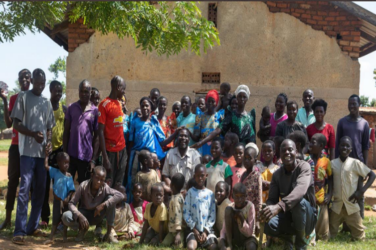 Hombre ugandés que engendró 102 hijos dice que «ya fue suficiente»