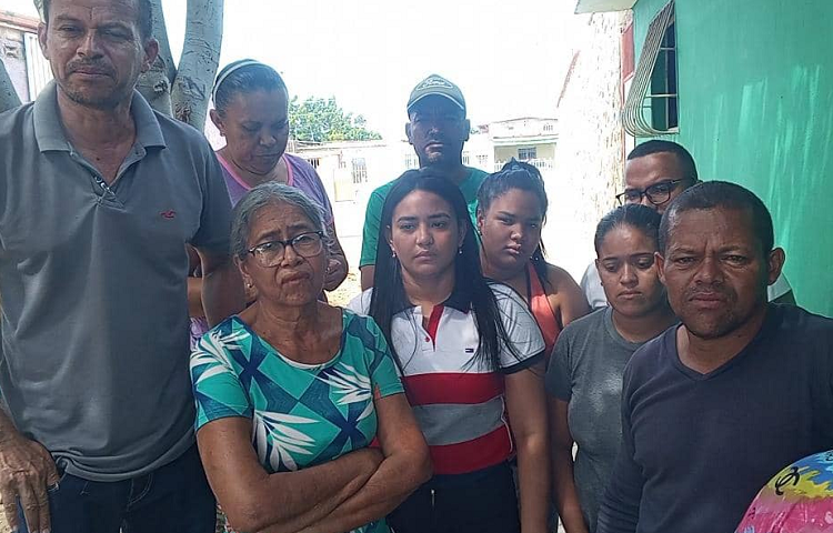Familia Colina Pirona contradice versión policial sobre arresto de comerciante