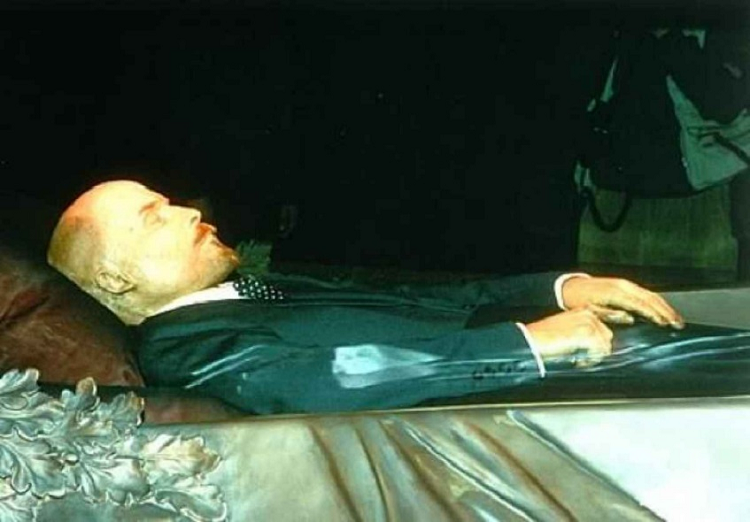 Un borracho intentó robar el cuerpo de Lenin