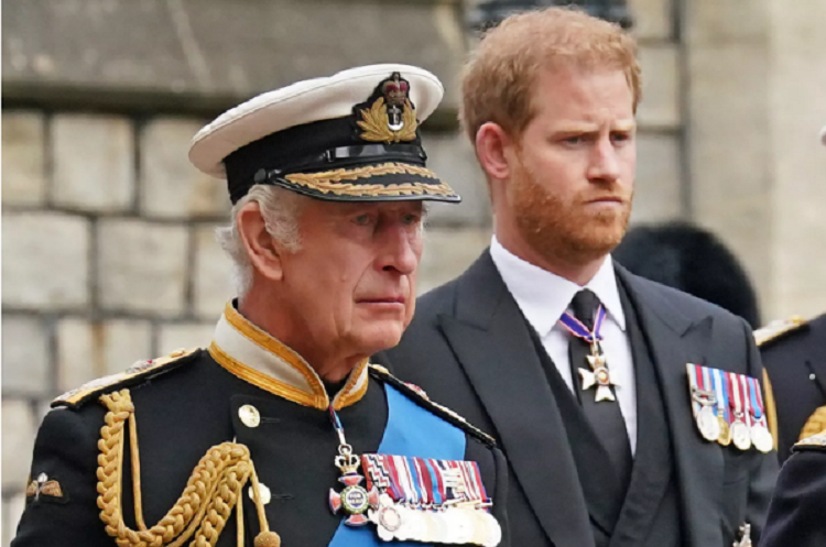 El rey Carlos quiere que el príncipe Harry ‘ vuelva a la familia’ y ‘ participe en la coronación’