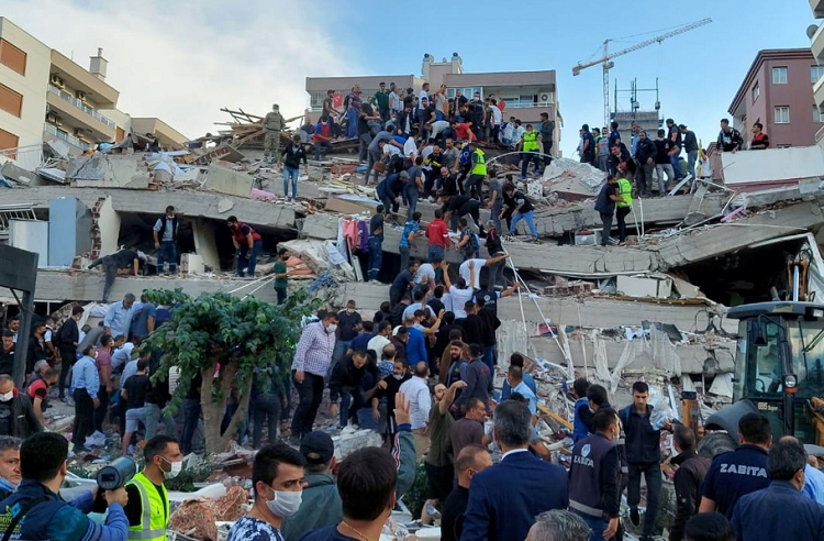 Más de 2.300 muertos por el fuerte terremoto de Turquía y Siria