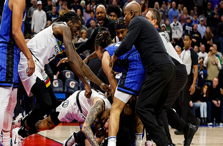 Tangana en la NBA: Mo Bamba y Austin Rivers intercambian golpes