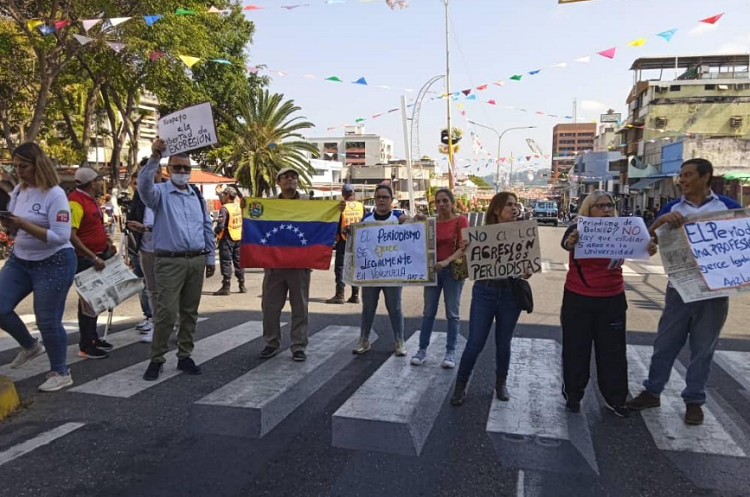 Periodistas protestan por la libertad de expresión en Trujillo