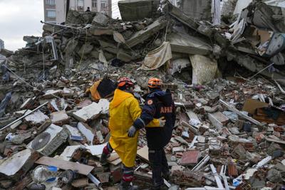 La cifra de muertos tras el  terremoto en Turquía y Siria ascendió a más de 22.000