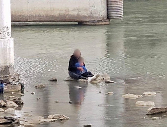 Mujer salva a su hijo de morir ahogado en el Río Bravo