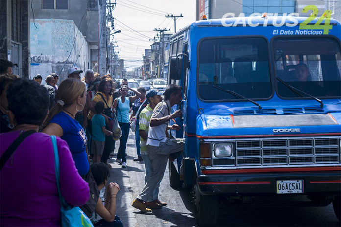 En Punta Cardón se quejan por aumento y descontrol en el cobro de los pasajes del transporte público