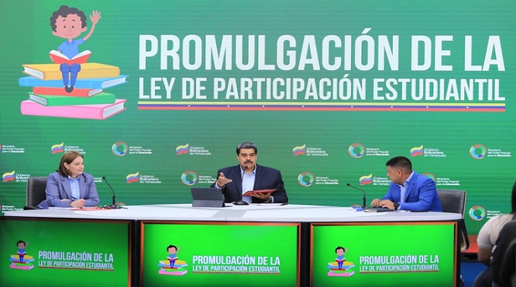 Maduro promulga Ley de Participación Estudiantil en el Subsistema de Educación Básica