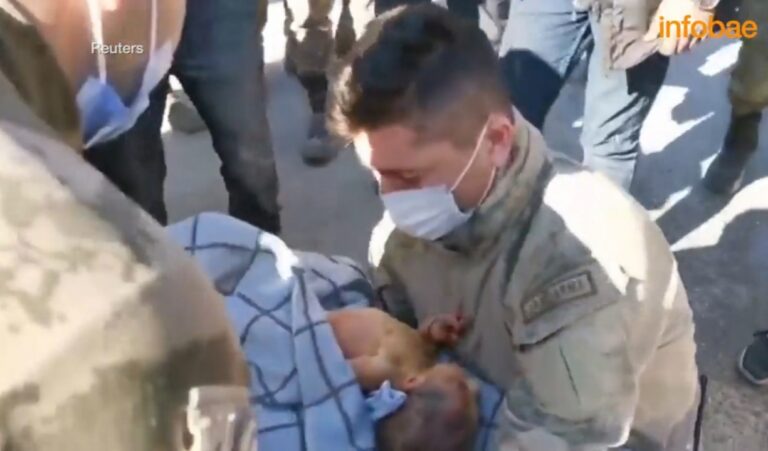 Rescataron a recién nacido en Turquía: se mantuvo 50 horas bajo los escombros