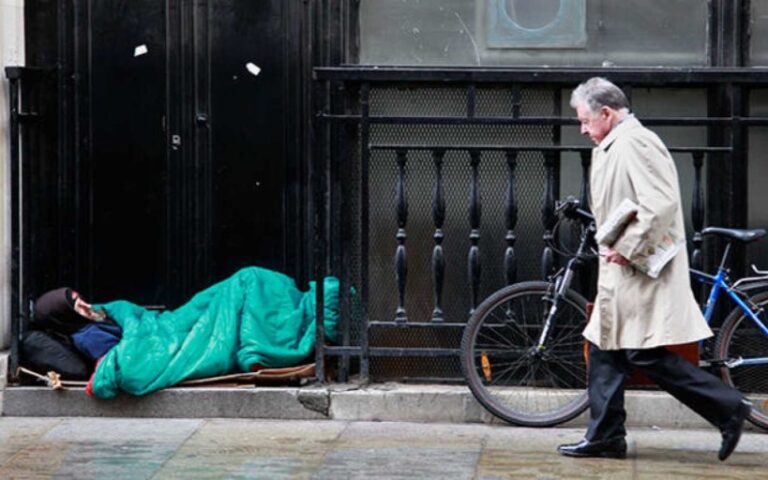 Crece un 26% el número de personas que duermen en la calle en Inglaterra