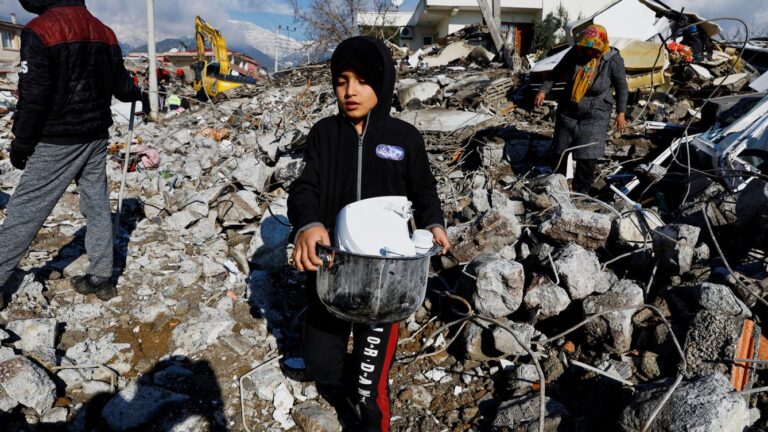 La cifra de muertos por el terremoto en Turquía y Siria llegó a 7.200