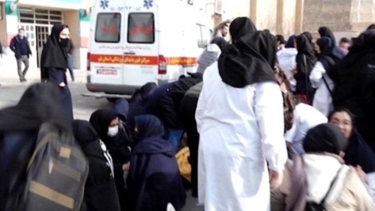 Hospitalizadas decenas de niñas en Irán por un nuevo envenenamiento en escuelas