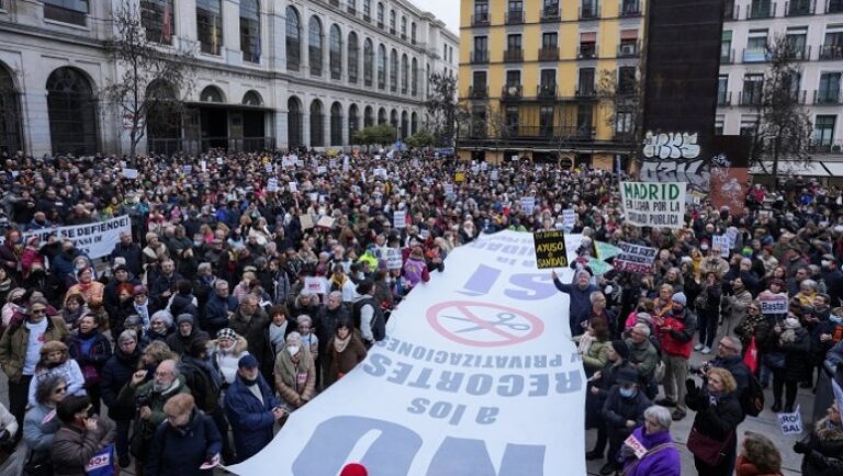 Miles protestaron en Madrid en defensa del sistema público de salud