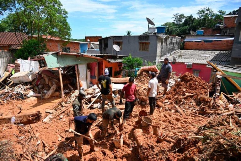 Aumentan a 48 los muertos por el temporal en el sureste de Brasil