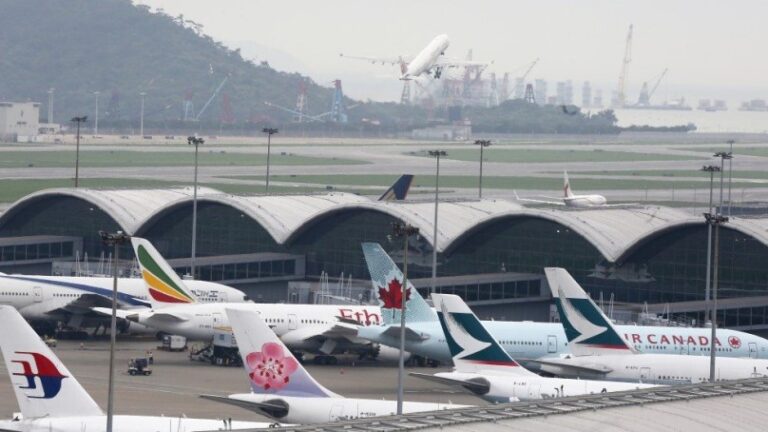 Hong Kong ofrece vuelos gratis para marcar el fin del aislamiento por covid