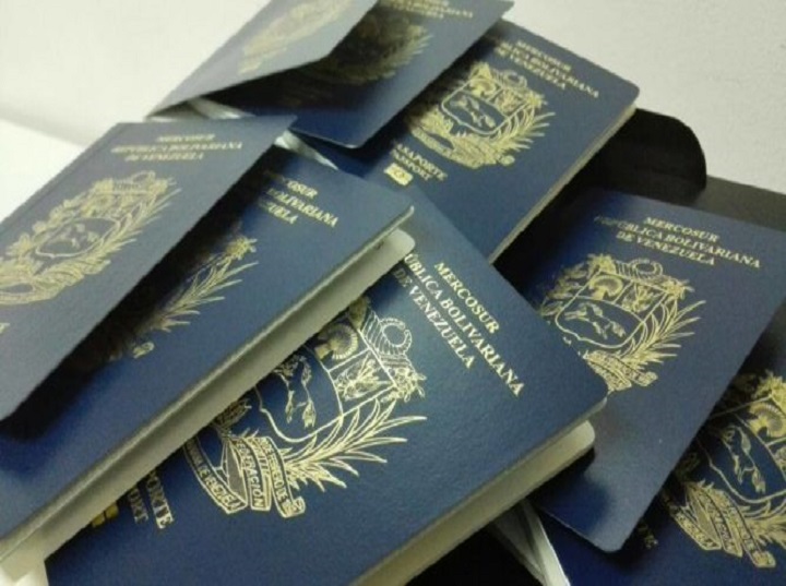 Más de 10 mil venezolanos han recibido pasaportes en Chile